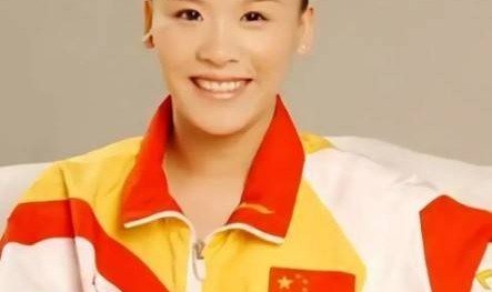 天天盈球即时比分直播-瘫痪28年桑兰现状：45岁仍白皙漂亮，嫁资产千万老公，儿子已12岁|黄健|全运会|跳马|摘金|体操_新浪体育_新浪新闻