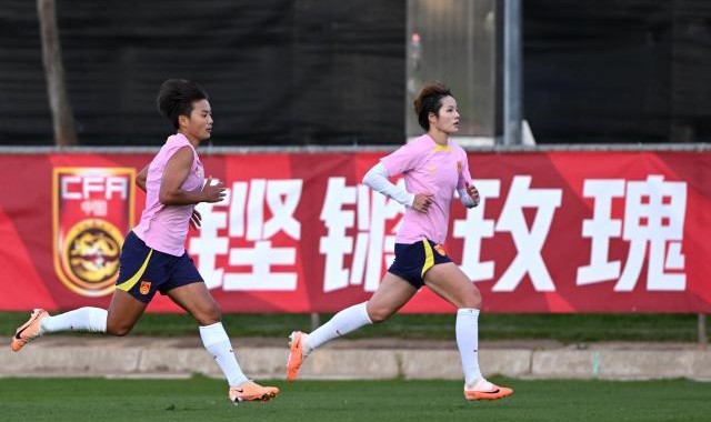 天天盈球在线观看-女足最后一练延后半小时 明日转战珀斯无训练